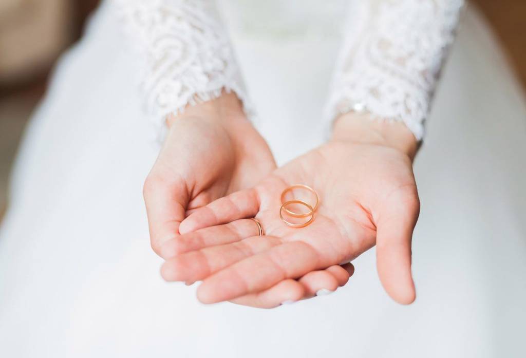 Siapa Yang Membeli Cincin Kawin Anda Atau Pasangan Weddingku Com