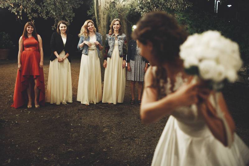 Makna Tradisi Lempar Bunga Di Pernikahan Weddingku Com