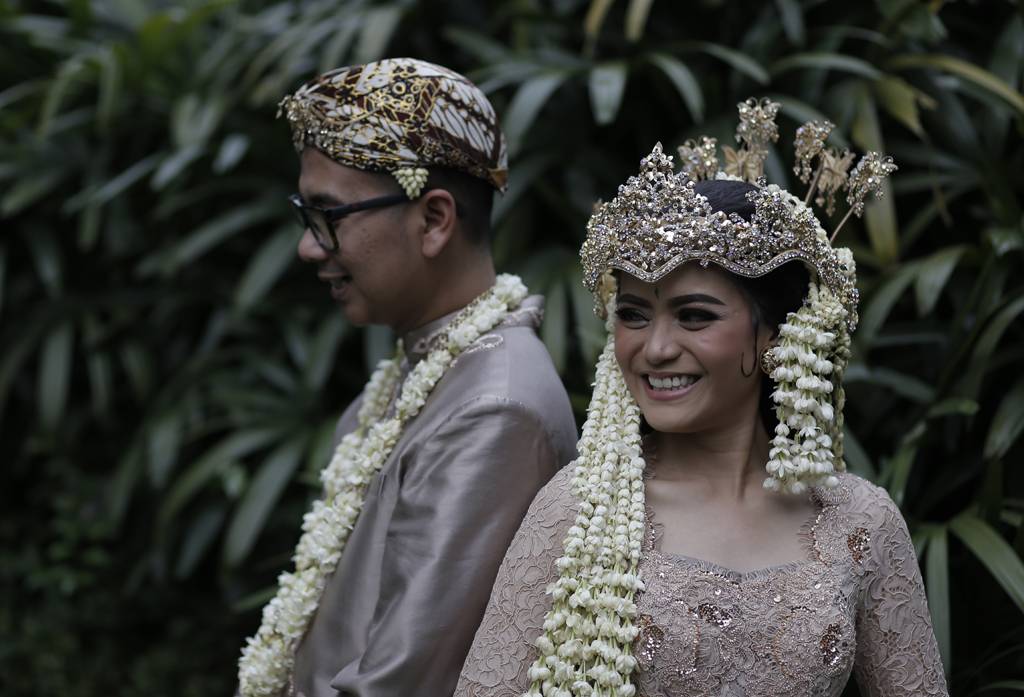 Lebih Dari Sekadar Hiasan Inilah Makna Ronce Melati Pada Pernikahan Adat Jawa