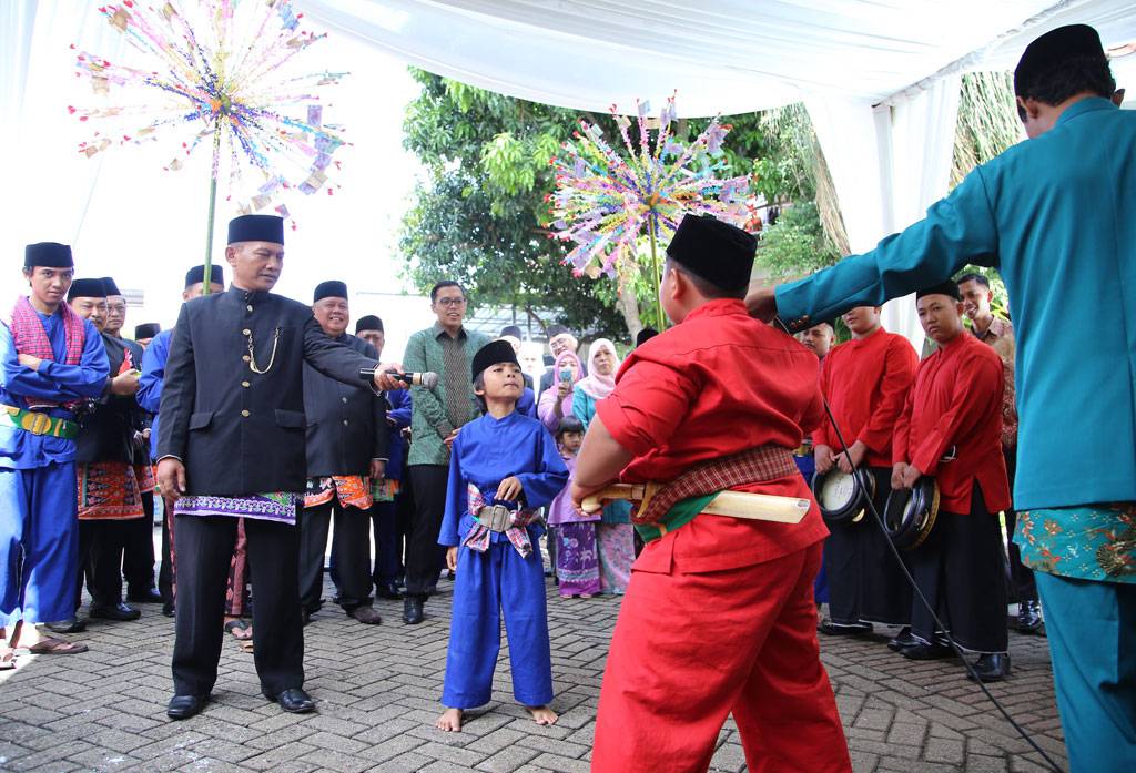 Lamaran Unik Kolaborasikan Dua Adat Betawi Dan Bugis Weddingku Com
