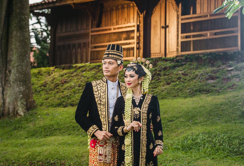 Klasik Pakaian Pengantin Tradisional Melayu : 34 Pakaian Adat Indonesia