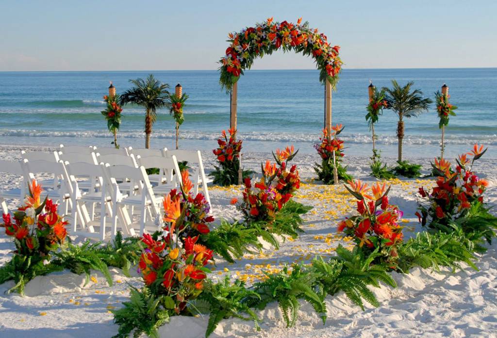 Inspirasi Tropical Wedding Theme | Weddingku.com