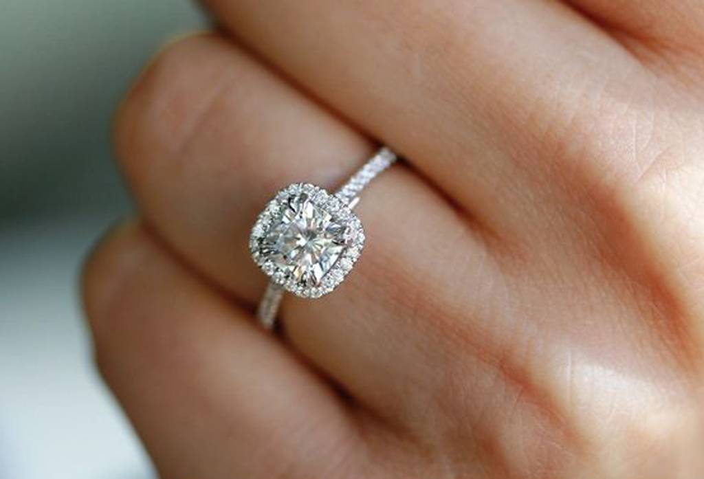 Cincin Tunang Jari Mana : Nak Pilih Cincin Kahwin Atau ...