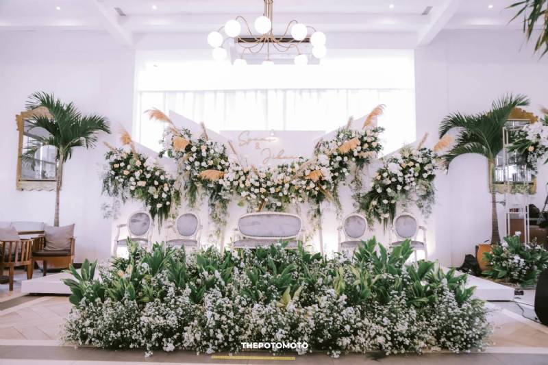 Venue: Seribu Rasa Summarecon Bekasi I Gaun Pengantin: Dinda Firdausa I Wedding Planner: SELARAS.ORG