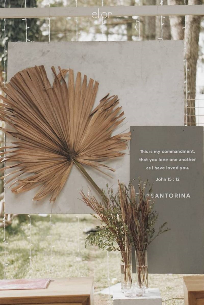 The Intimate Wedding between Two Haters of Fresh Flowers 16