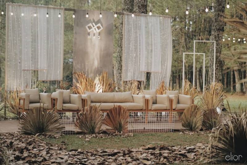 The Intimate Wedding between Two Haters of Fresh Flowers 22