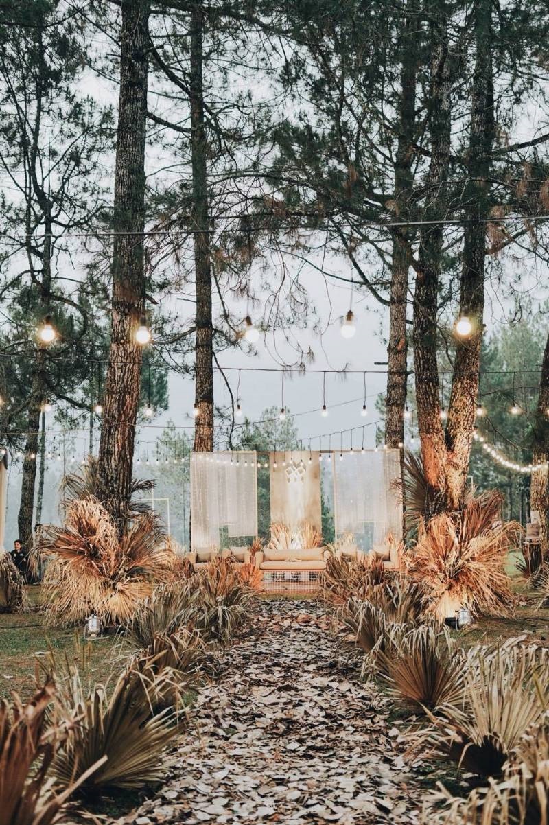 The Intimate Wedding between Two Haters of Fresh Flowers 20