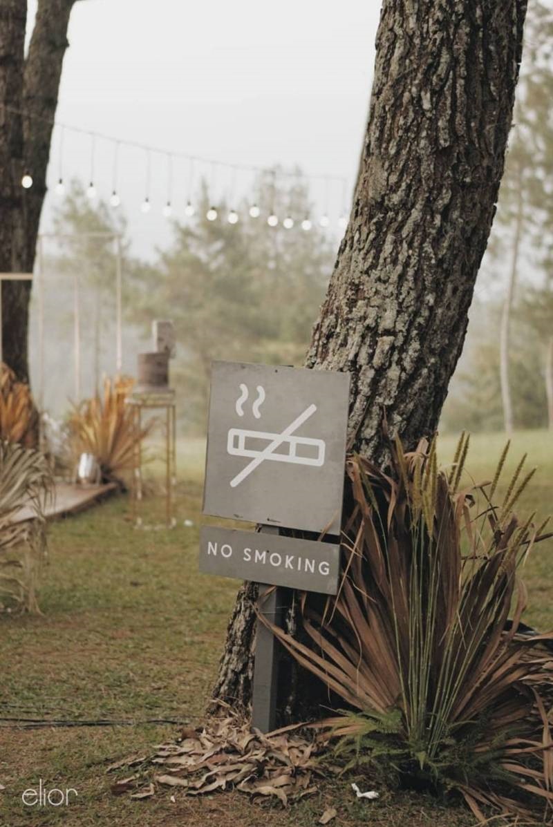 The Intimate Wedding between Two Haters of Fresh Flowers 18