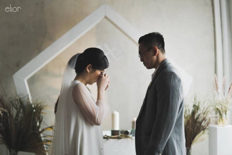 The Intimate Wedding between Two Haters of Fresh Flowers 2