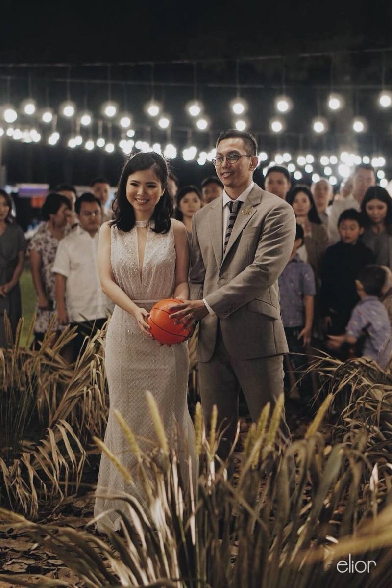 The Intimate Wedding between Two Haters of Fresh Flowers 12