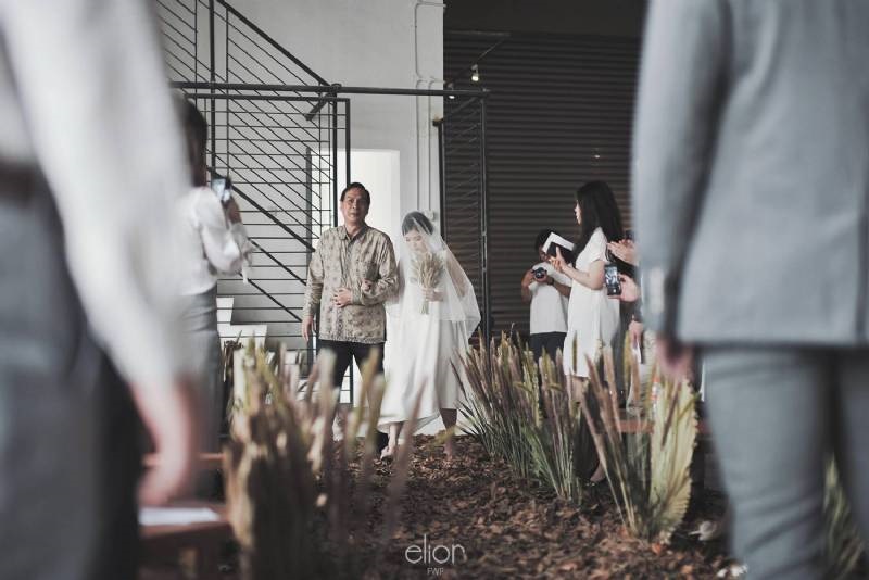 The Intimate Wedding between Two Haters of Fresh Flowers