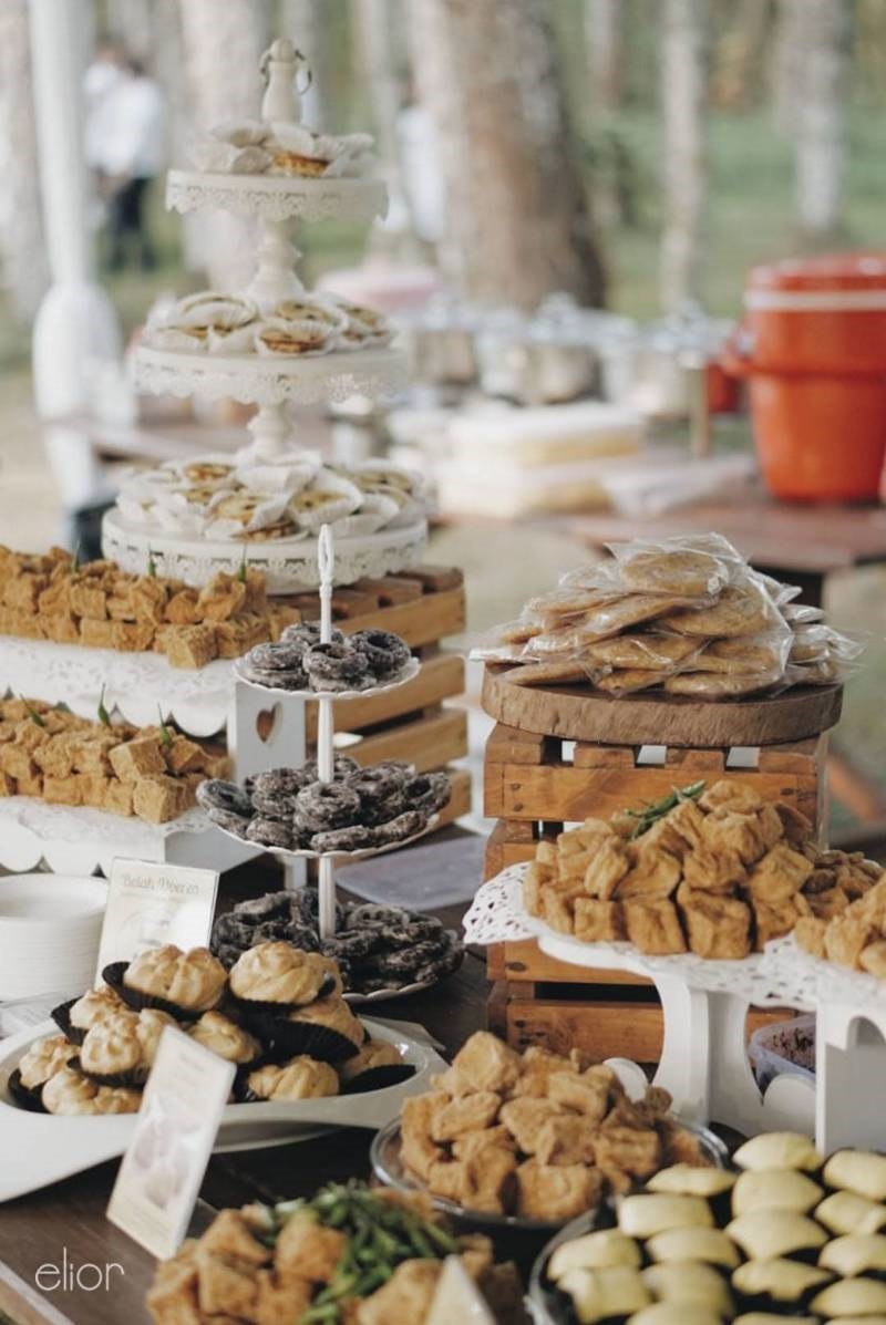 The Intimate Wedding between Two Haters of Fresh Flowers 5