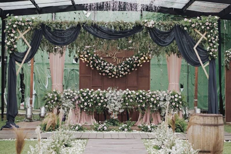 Rustic Wedding under Clear Tent for Andy & Winny 11