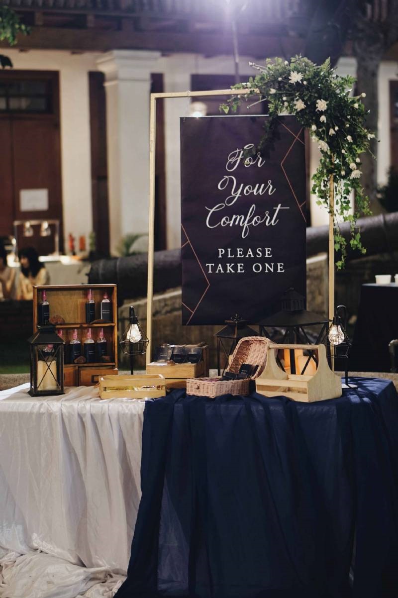 Rustic Wedding under Clear Tent for Andy & Winny 13