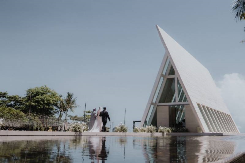 Venue: Conrad Bali I Gaun Pengantin: ENST Couture I Foto Liputan: Arya Wedding Films I Wedding Cake: