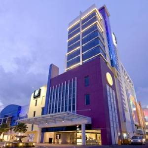 TS Suites Hotel Surabaya