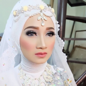 Laaprilla Make Up Artist