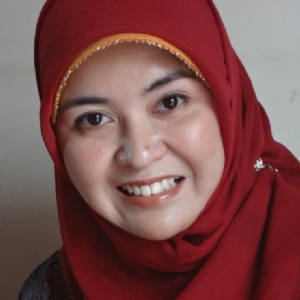 Dewi Hastuty (Make Up Wisuda Makassar)