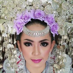 Fhatio Zaky Makeup Artist