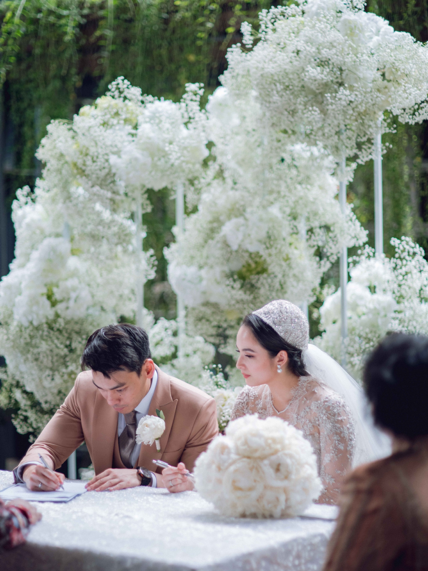 Venue: Hotel Mulia Senayan I Wedding Planner: MKE- Multi Kreasi Enterprise I Wedding Cake: Le Novell