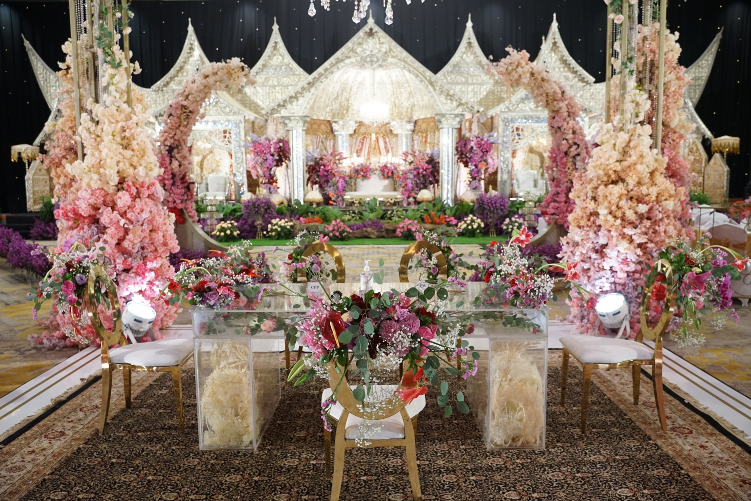 Photo: Soe & Su Photography I Decoration: Puti Sarah Wedding I Venue: The Sultan Hotel & Residence J