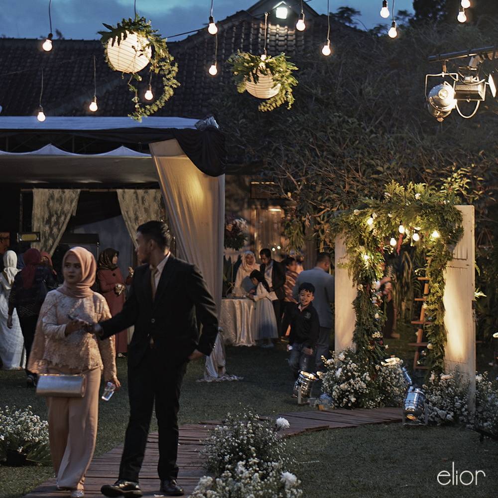 Rustic Earthy Modern Wedding with Red Accent 9