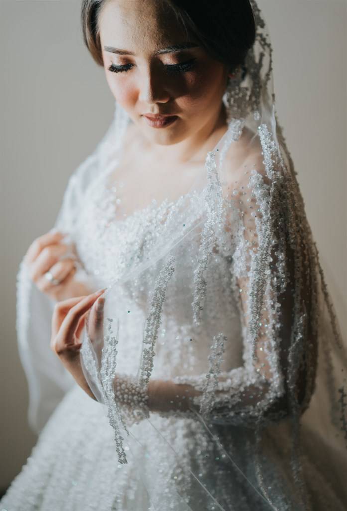 Gaun pengantin oleh Chandbride lengkap dengan veil