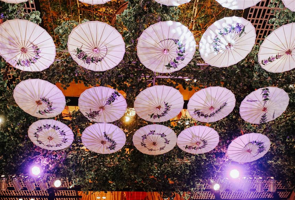 Payung khas Tasikmalaya ikut menyemarakan dekorasi