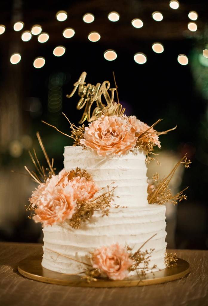 Wedding cake two tier yang simple