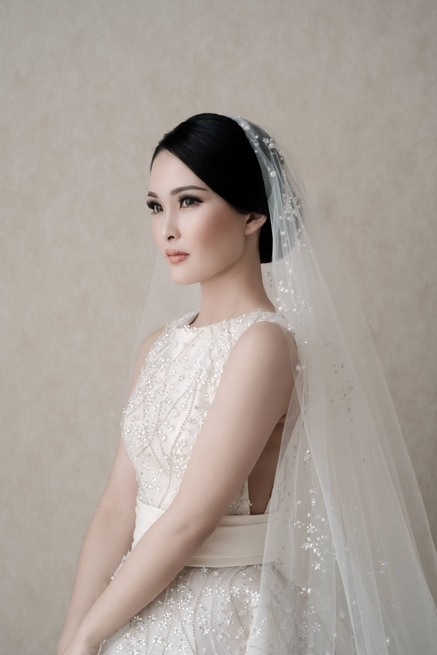 Venue: Raffles Jakarta I Gaun Pengantin: Yefta Gunawan I Wedding Crown: Rinaldy A Yunardi IDecoratio
