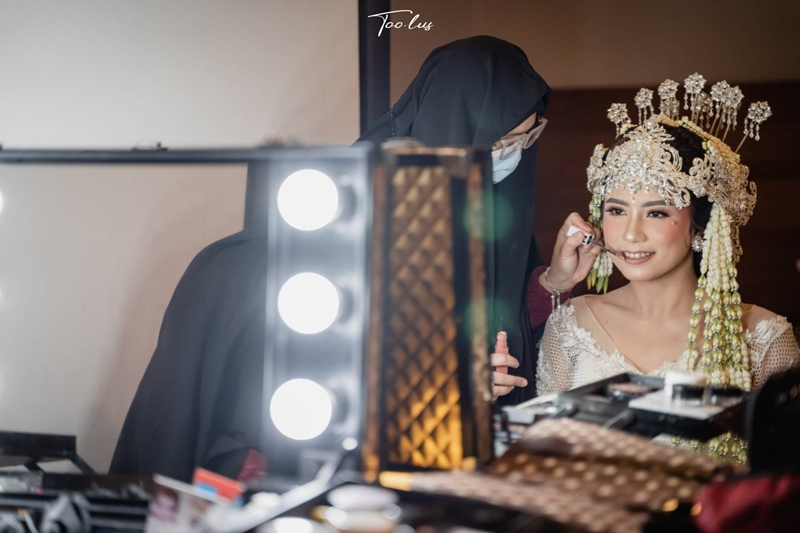 Venue: Amana Venue I Gaun Pengantin: Savira Wedding Depok I Make Up Artist: Savira Wedding Depok