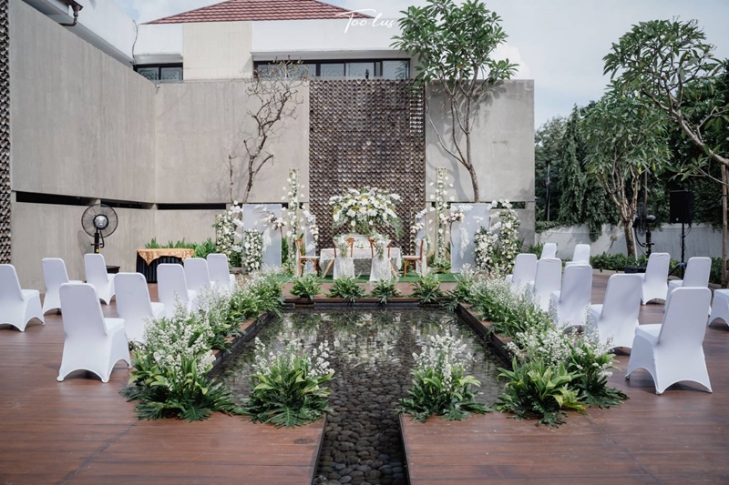 Venue: Amana Venue I Gaun Pengantin: Savira Wedding Depok I Make Up Artist: Savira Wedding Depok