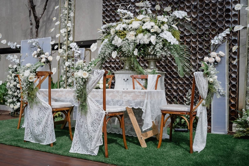 Venue: Amana Venue I Gaun Pengantin: Savira Wedding Depok I Make Up Artist: Savira Wedding Depok