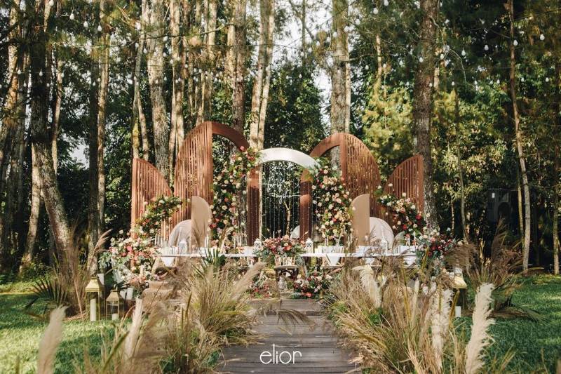 Venue: Pine Hill Cibodas I Foto Liputan: Kimi & Smith Pictures I Hand Bouquet: Amora I Wedding Plann