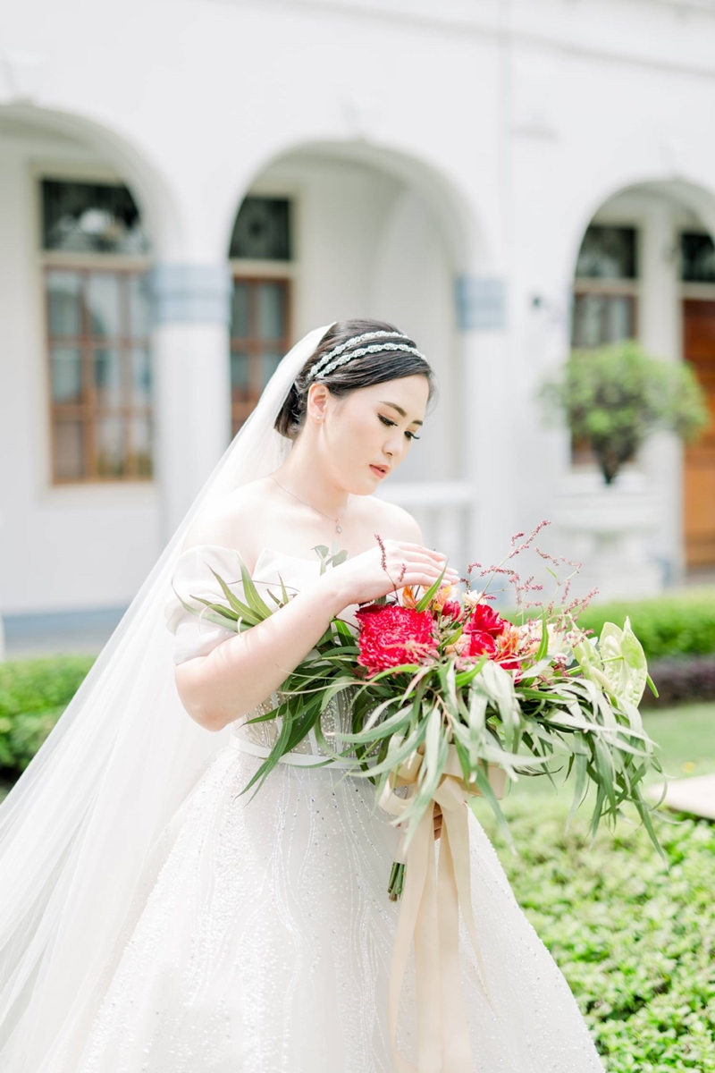 Venue: Hotel Majapahit Surabaya I Gaun Pengantin: TINARA Bridal Boutique Salon I Jas Pengantin: Bie 