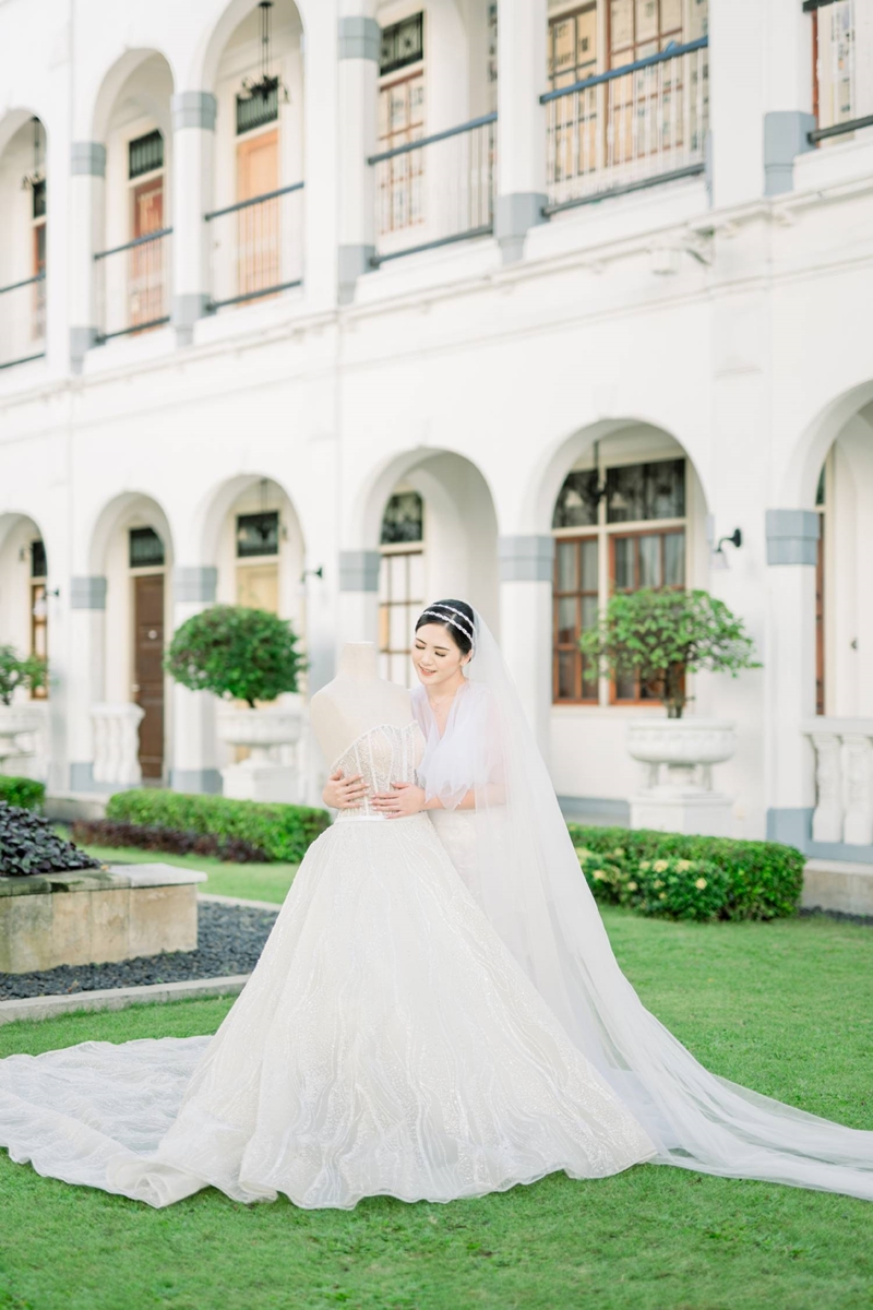 Venue: Hotel Majapahit Surabaya I Gaun Pengantin: TINARA Bridal Boutique Salon I Jas Pengantin: Bie 