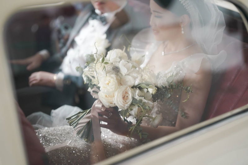 Hand Bouquet : Classy Decor