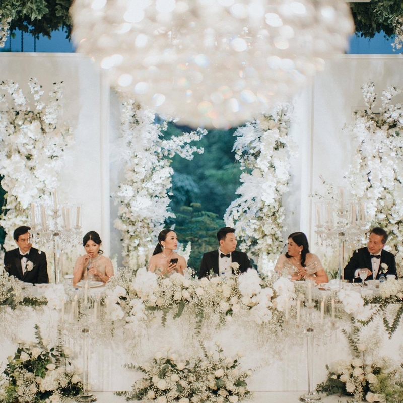 Jas Pengantin : Wong Hang Distinguished Tailor | Gaun Pengantin : Hian Tjen | Venue : Pullman Ciawi 