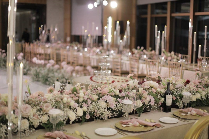 Venue: The Westin Jakarta I Gaun Pengantin: Yogie Pratama I Lighting: Uplight I Entertainment: Kana 