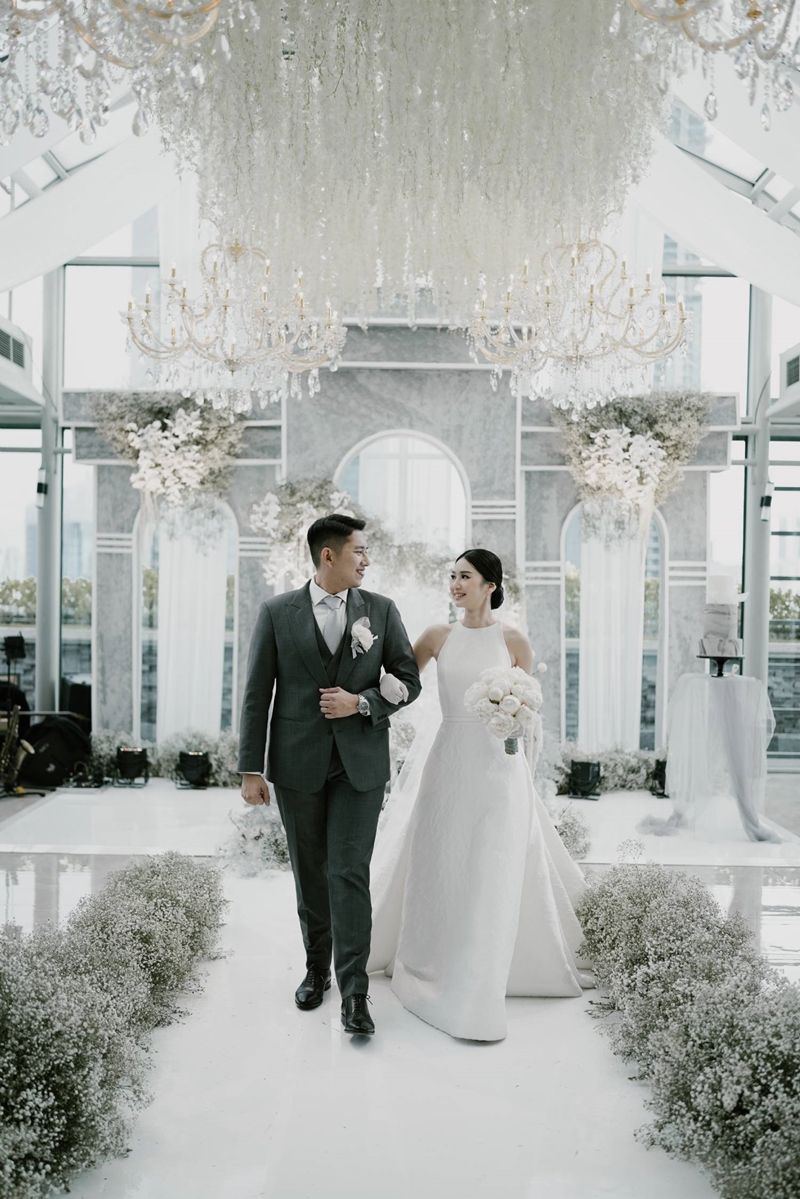 Venue: Grand Hyatt Jakarta | Decoration: Sinclaire Decor | Gaun Pengantin : Eddy Betty | Make Up Art