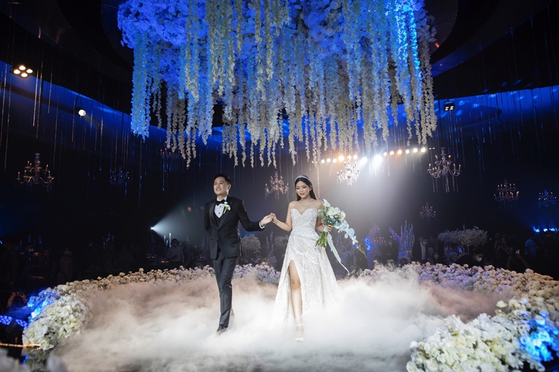 Decoration : Christ Decor I Gaun Pengantin: Lily Sasongko Couture I Jas Pengantin: Wong Hang Disting