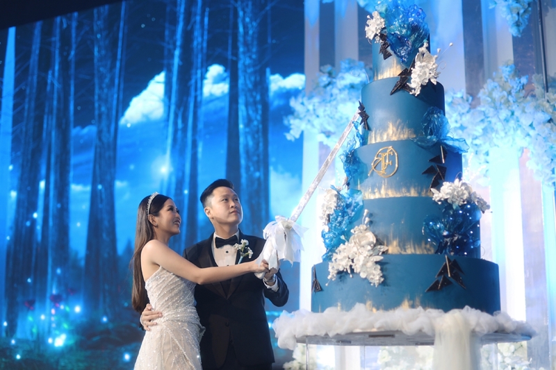 Decoration : Christ Decor I Gaun Pengantin: Lily Sasongko Couture I Jas Pengantin: Wong Hang Disting