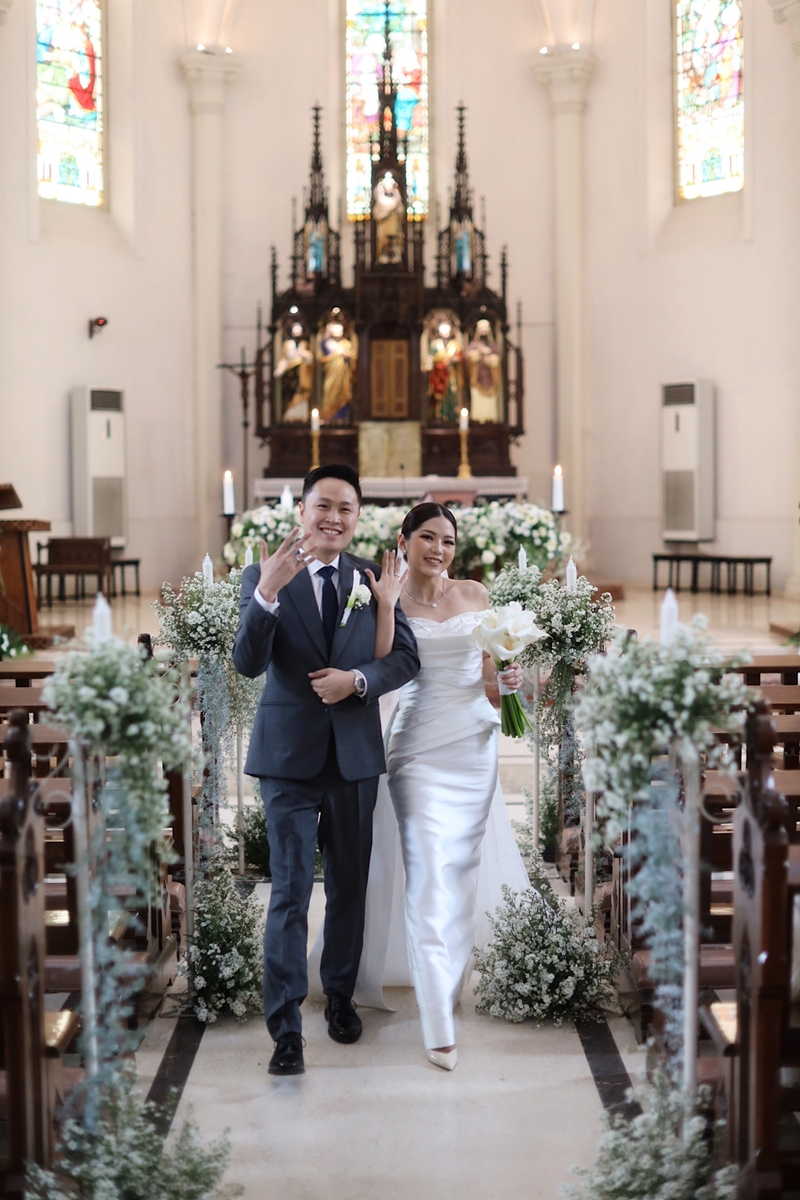 Decoration : Christ Decor I Gaun Pengantin: Lily Sasongko Couture I Jas Pengantin: Wong Hang Disting