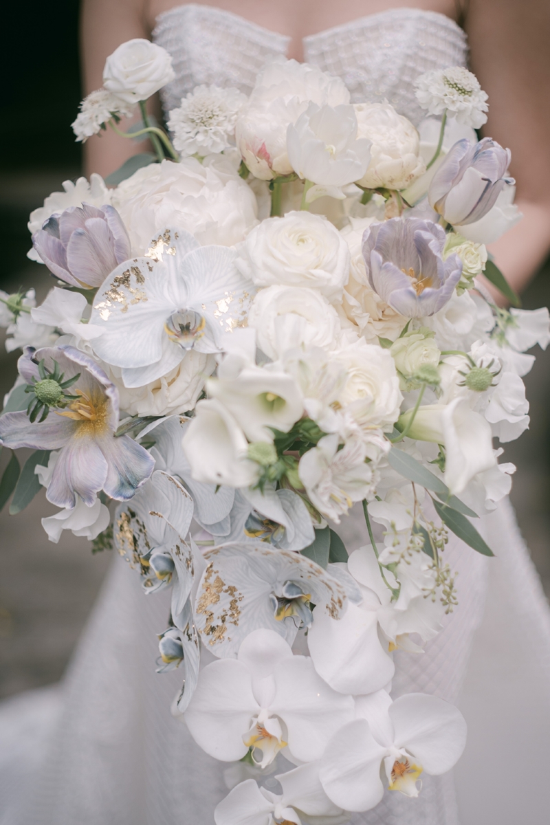 Gaun Pengantin : Rachm Design Studio | Hand Bouquet : Via Fleurs