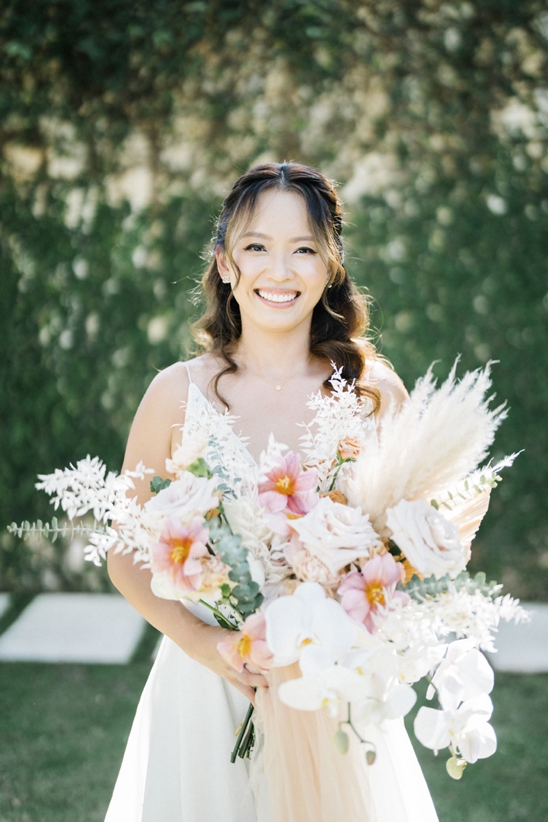 Venue: The Surga Villa Estate I Photo: Gerobak Photography I Wedding Cake: Top of It I Decoration: B