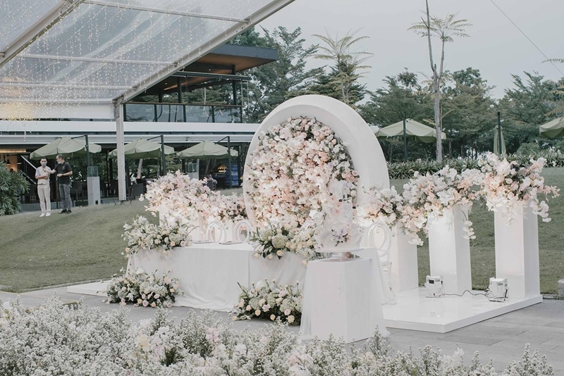 Decoration: Casablanca Design | Venue : Royal Tulip Gunung Geulis Resort & Golf