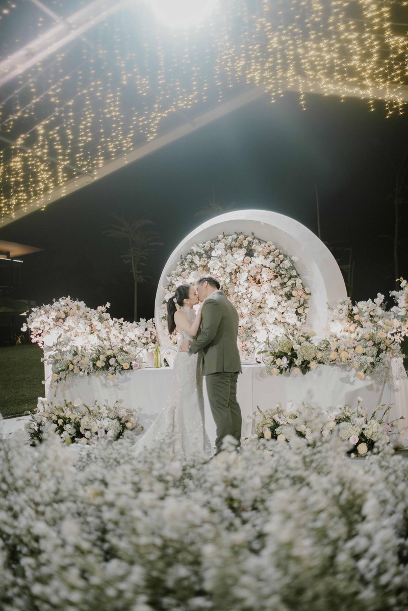 Decoration : Casablanca Design | Gaun Pengantin : Stella Lunardy Couture | Jas Pengantin : Agus Lim 