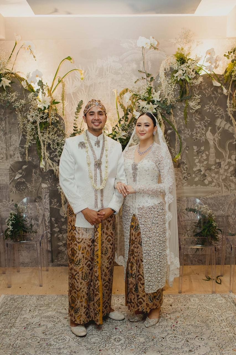 Gaun Pengantin : Hands by Jeje I Foto Liputan : Lights Journal I 
Decoration : Mawar Prada Wedding 