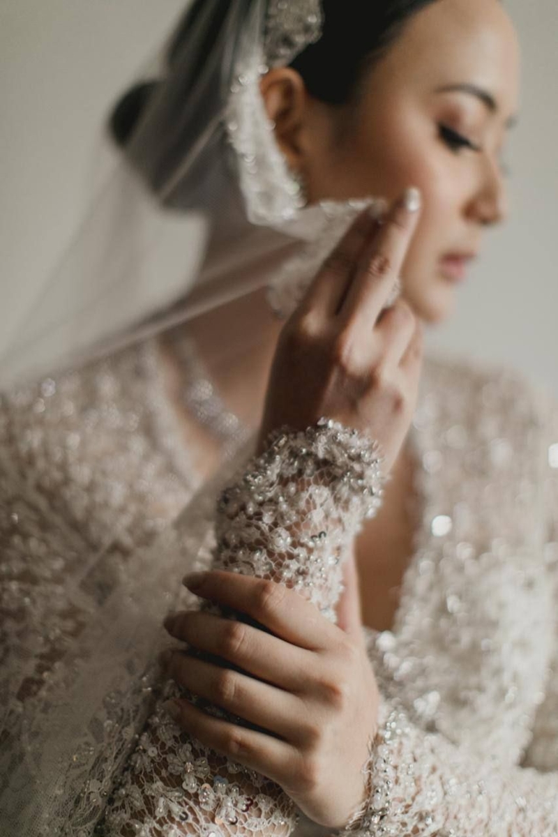 Gaun Pengantin : Hands by Jeje I Foto Liputan : Lights Journal I 
Decoration : Mawar Prada Wedding 
