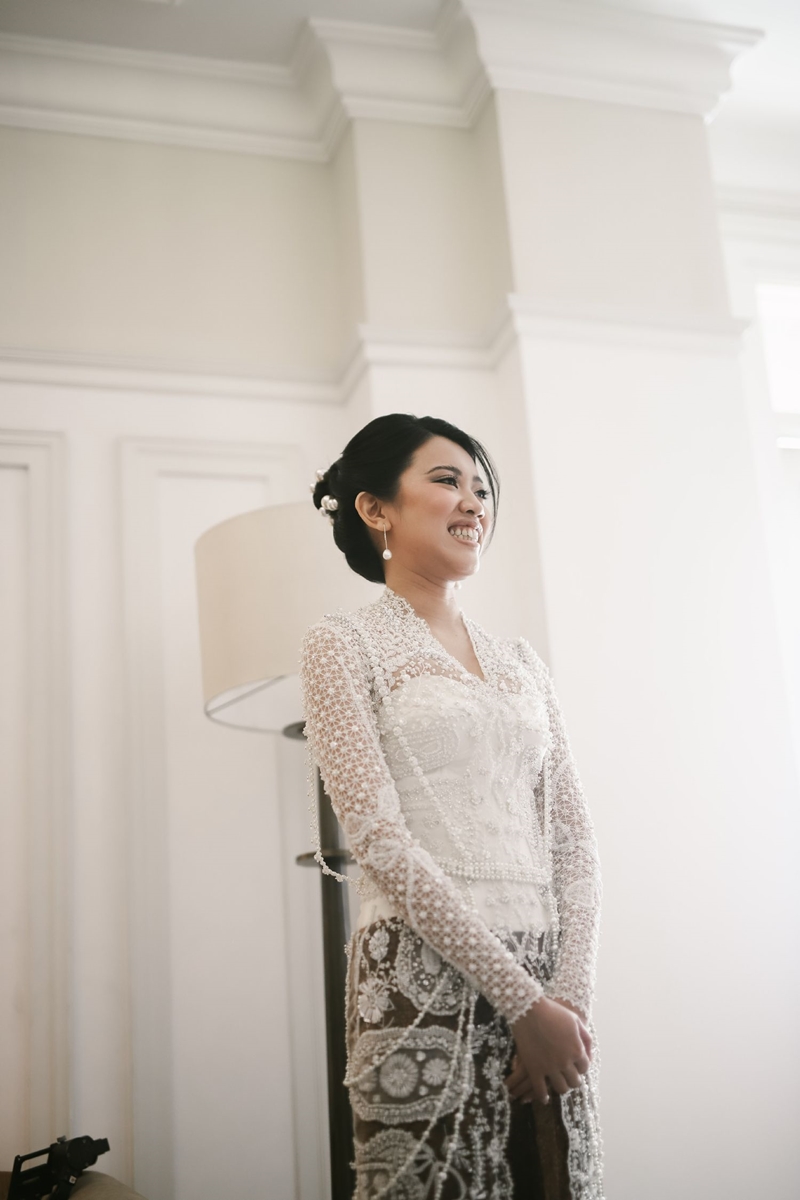 Gaun Pengantin : Hands by Jeje I Make up artist :  Beauty by Yusti I Venue : The Hermitage Jakarta I